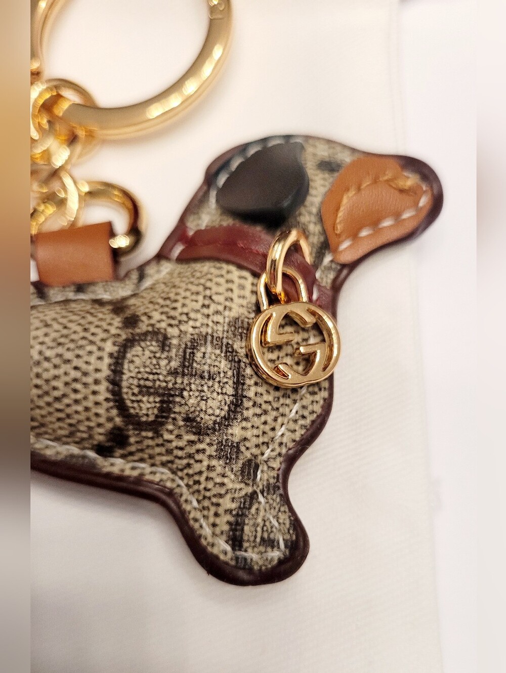🇮🇹 Gucci Brown Beige🐕 Monogram Dog Keychain✨️ with Gold Hardware🇮🇹 - Picture 5 of 10